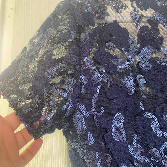 An adorable navy blue dress in size 2 for women - Picture 5 of 7